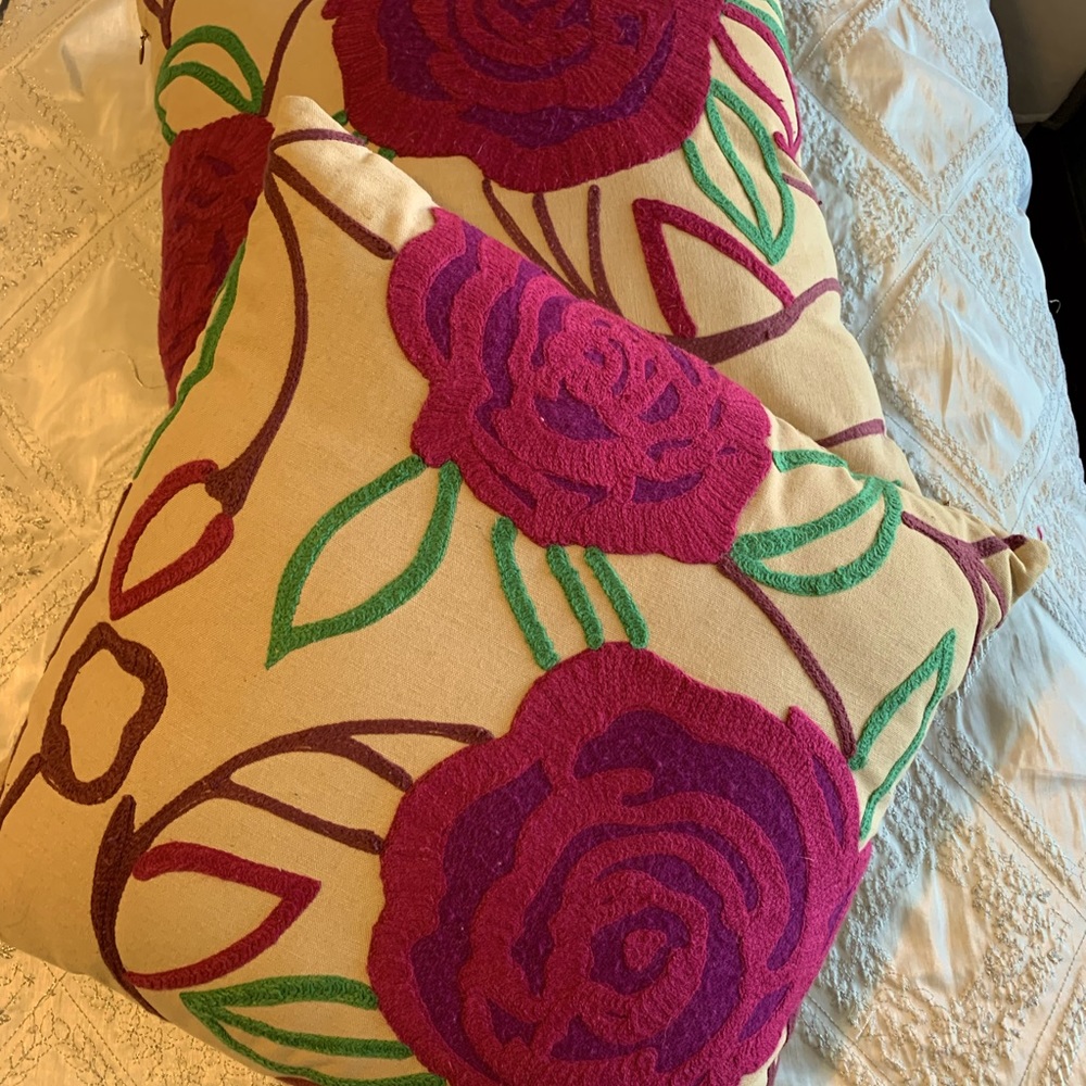 Set of 2 pillows